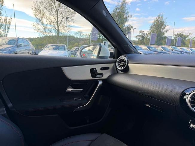 MERCEDES-BENZ A Class Photo 31