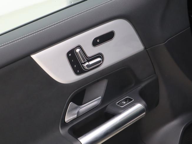 MERCEDES-BENZ Gla Photo 26
