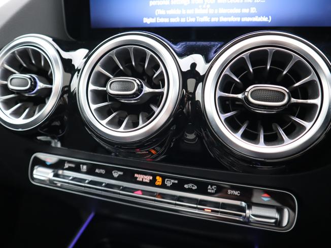MERCEDES-BENZ Gla Photo 33