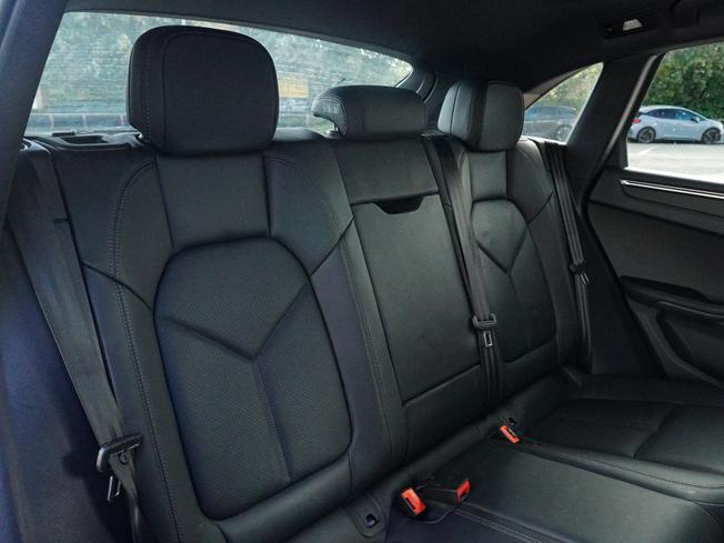 PORSCHE Macan Photo 10