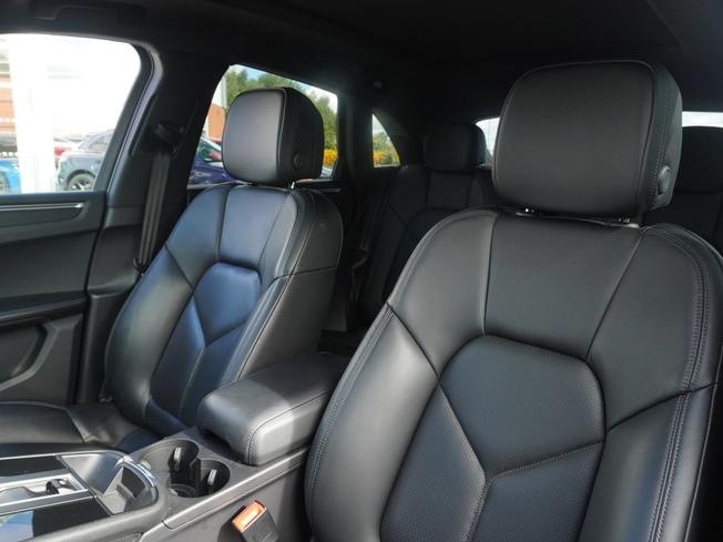 PORSCHE Macan Photo 11