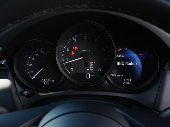 PORSCHE Macan Photo 16