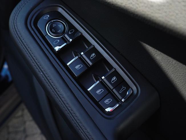 PORSCHE Macan Photo 23