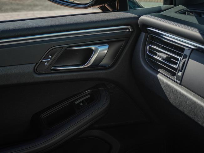 PORSCHE Macan Photo 25