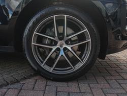 PORSCHE Macan Photo 4