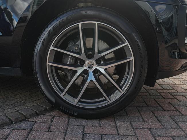 PORSCHE Macan Photo 4