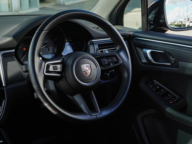 PORSCHE Macan Photo 8