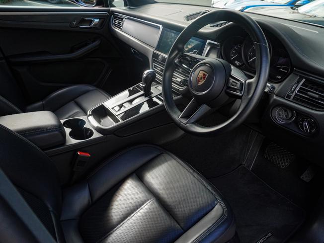 PORSCHE Macan Photo 9