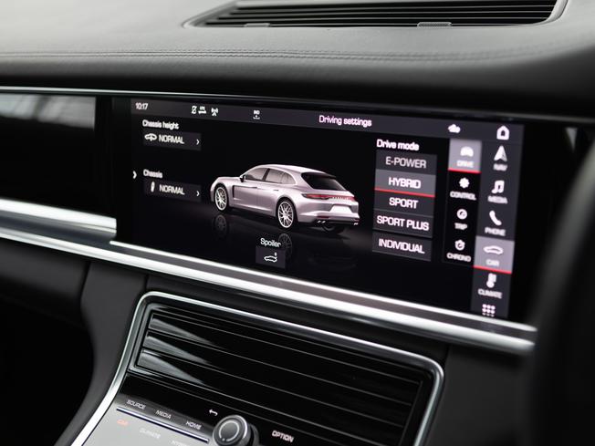 PORSCHE Panamera Photo 18