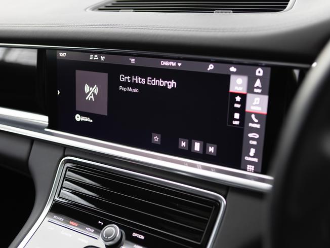 PORSCHE Panamera Photo 19