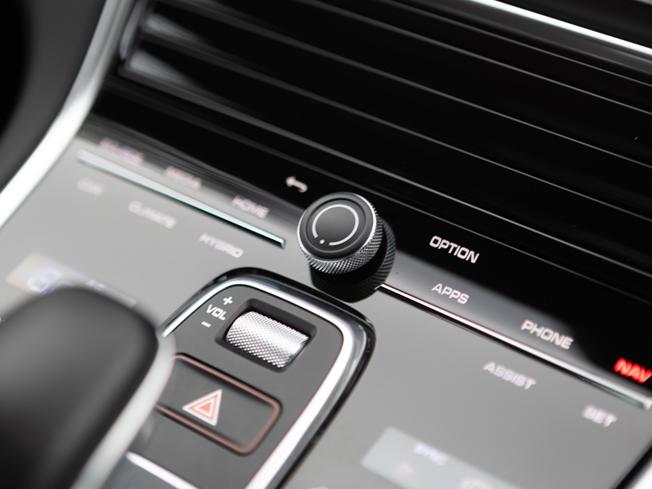 PORSCHE Panamera Photo 22