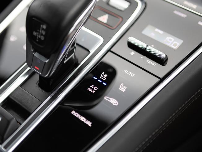 PORSCHE Panamera Photo 23