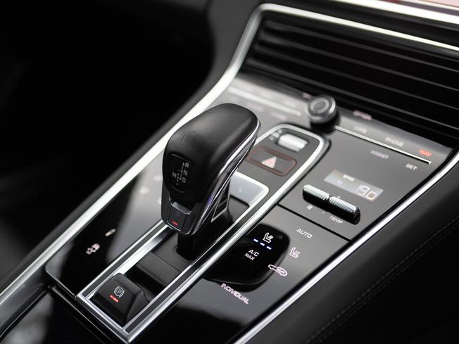PORSCHE Panamera Photo 24