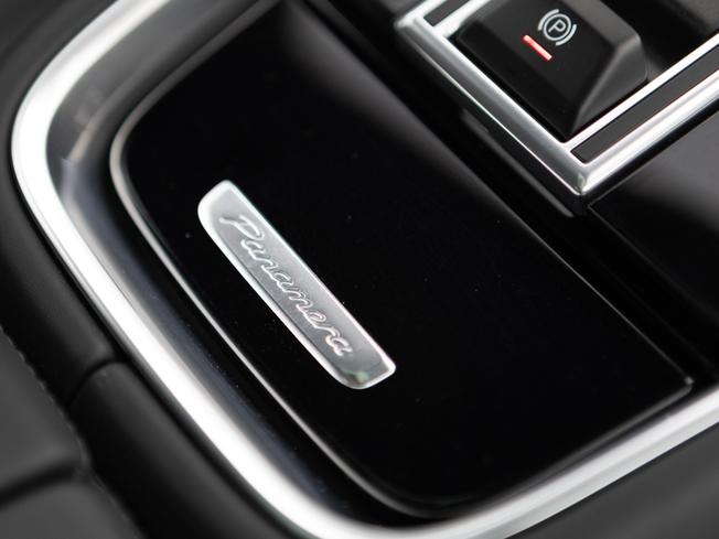 PORSCHE Panamera Photo 25