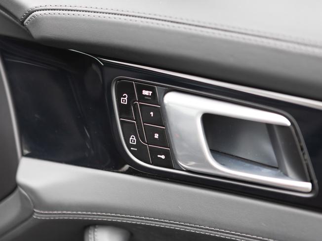 PORSCHE Panamera Photo 26