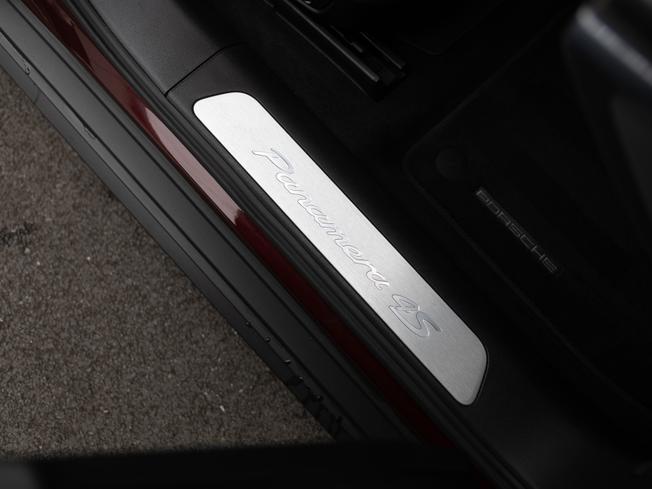 PORSCHE Panamera Photo 29