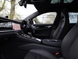 PORSCHE Panamera Photo 3