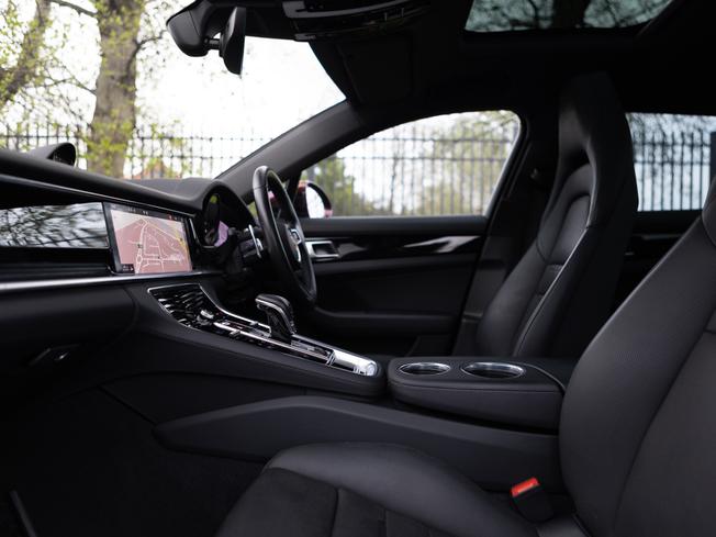 PORSCHE Panamera Photo 3