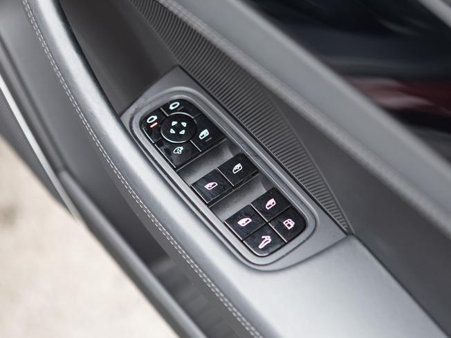 PORSCHE Panamera Photo 30