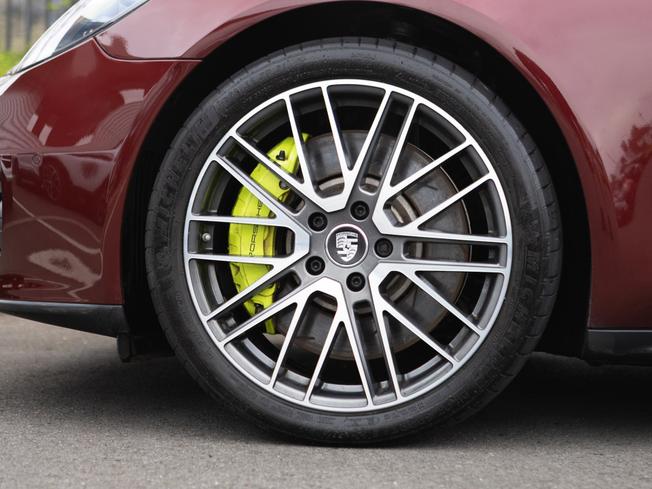 PORSCHE Panamera Photo 4