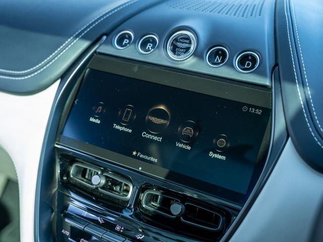 ASTON MARTIN Dbx Photo 13