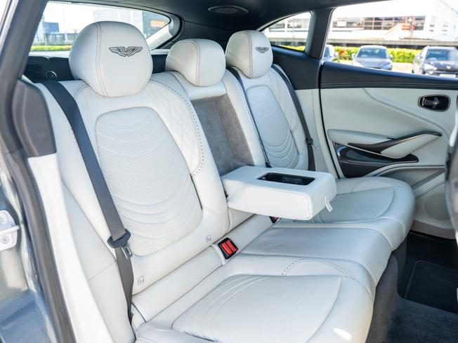 ASTON MARTIN Dbx Photo 21