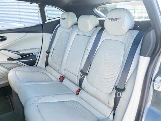 ASTON MARTIN Dbx Photo 28