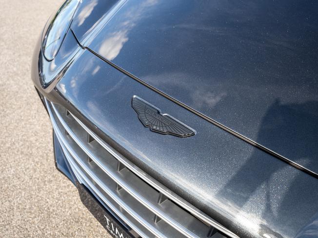 ASTON MARTIN Dbx Photo 41