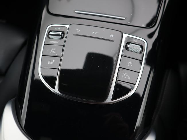 MERCEDES-BENZ EQC Photo 28