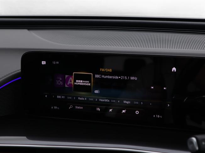 MERCEDES-BENZ EQC Photo 30