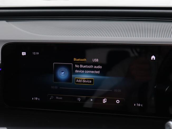 MERCEDES-BENZ EQC Photo 31