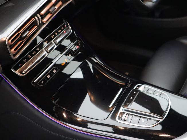MERCEDES-BENZ EQC Photo 32