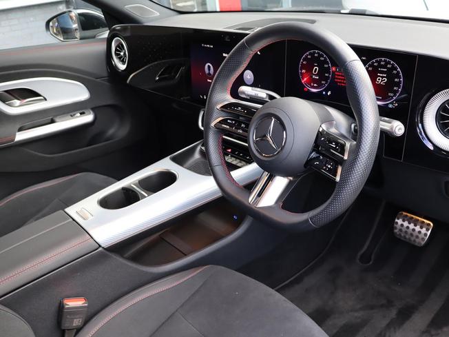 MERCEDES-BENZ CLA Class Photo 14
