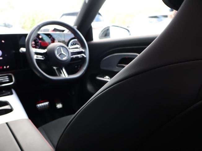 MERCEDES-BENZ CLA Class Photo 16