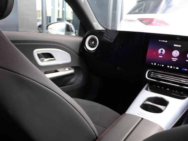 MERCEDES-BENZ CLA Class Photo 17