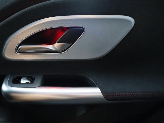 MERCEDES-BENZ CLA Class Photo 18