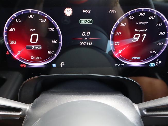 MERCEDES-BENZ CLA Class Photo 4
