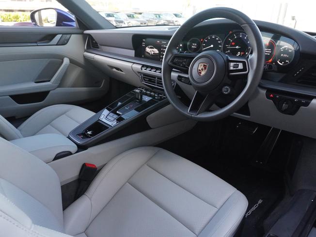 PORSCHE 911 Photo 10