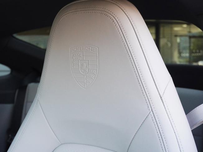 PORSCHE 911 Photo 14