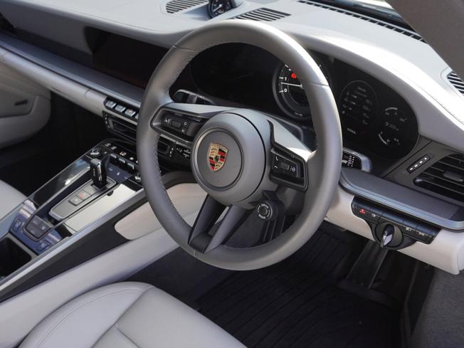 PORSCHE 911 Photo 9