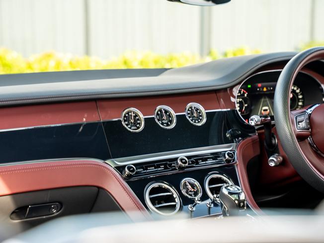 BENTLEY Continental Photo 35