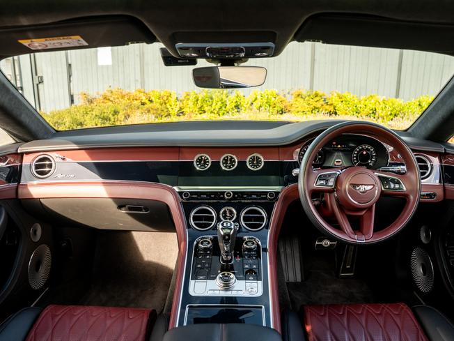 BENTLEY Continental Photo 4