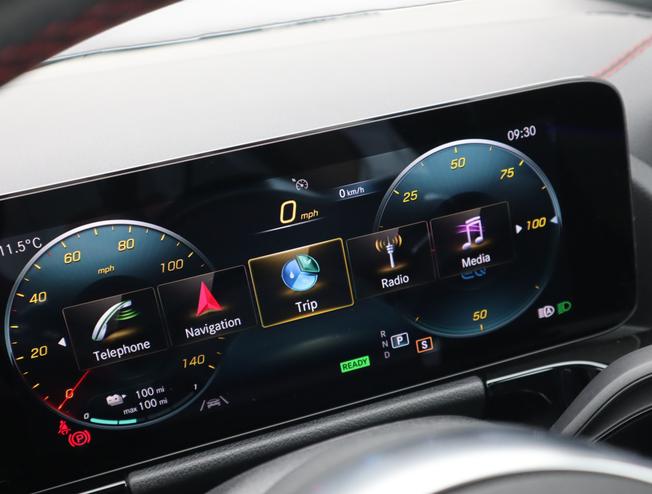 MERCEDES-BENZ Eqa Photo 4