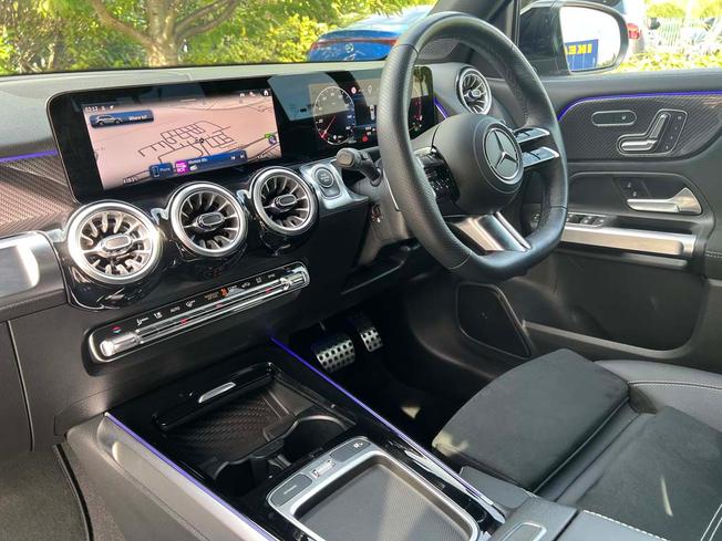 MERCEDES-BENZ GLB Photo 3