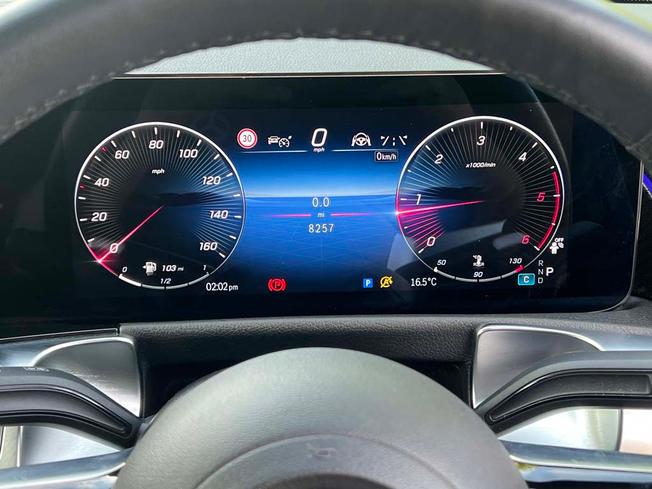 MERCEDES-BENZ GLB Photo 4