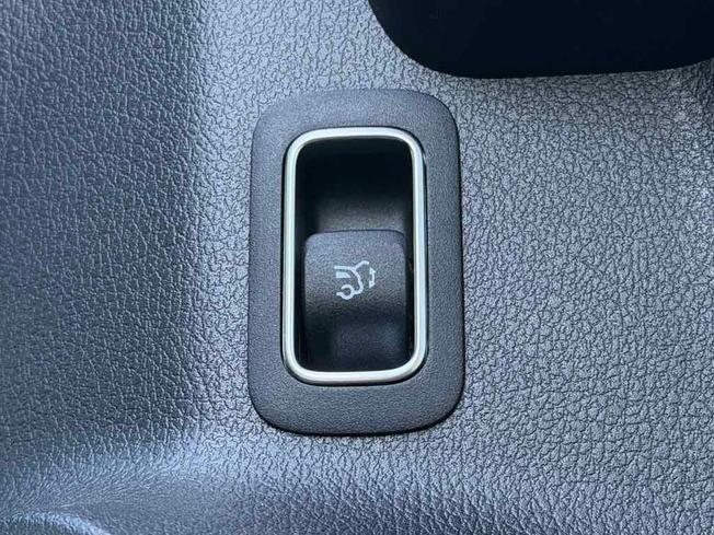 MERCEDES-BENZ Eqb Photo 21