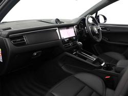 PORSCHE Macan Photo 3