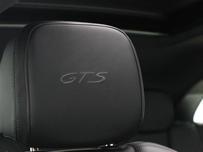 PORSCHE Macan Photo 32