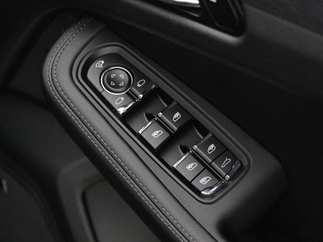 PORSCHE Macan Photo 37