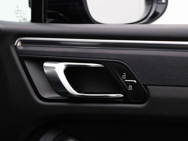 PORSCHE Macan Photo 38